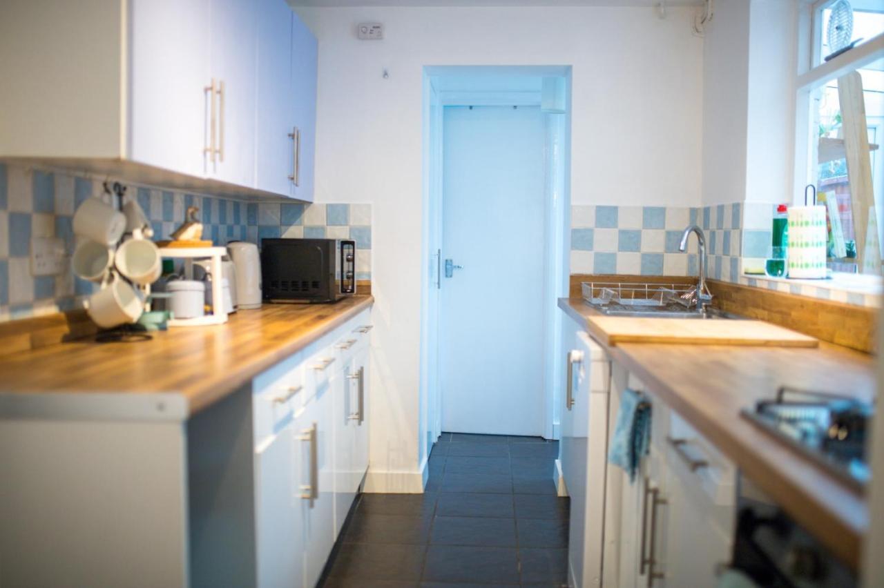 רדינג Exclusive Offers L Last-Minute Specials L Parking Free L Double Bed House L Uk L Gaming Room L Komfy 3 Bedroom Cottage With Riverview L Perfect For Short Or Long Stays מראה חיצוני תמונה