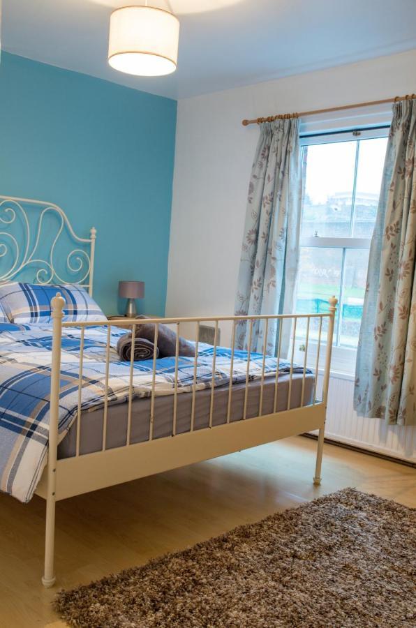 רדינג Exclusive Offers L Last-Minute Specials L Parking Free L Double Bed House L Uk L Gaming Room L Komfy 3 Bedroom Cottage With Riverview L Perfect For Short Or Long Stays מראה חיצוני תמונה